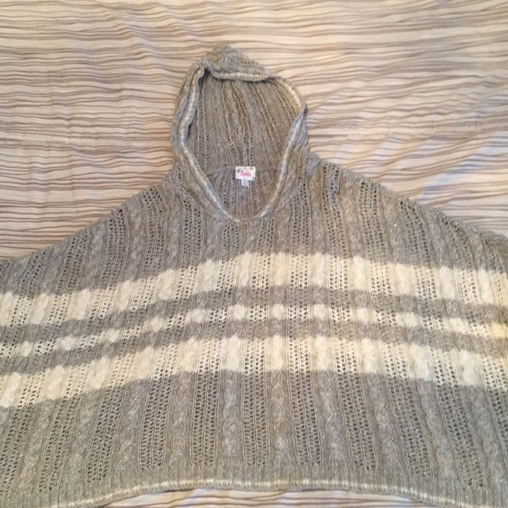 Justice poncho